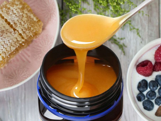 The Benefits Of Manuka Honey: Q&amp;A With Nutritionist, Katie Lane