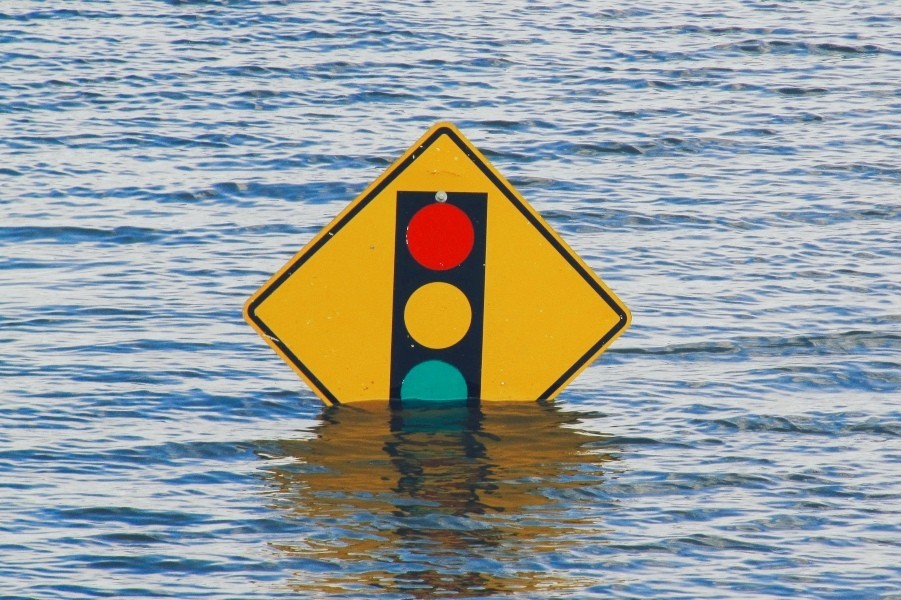 traffic light under water traffic light under water